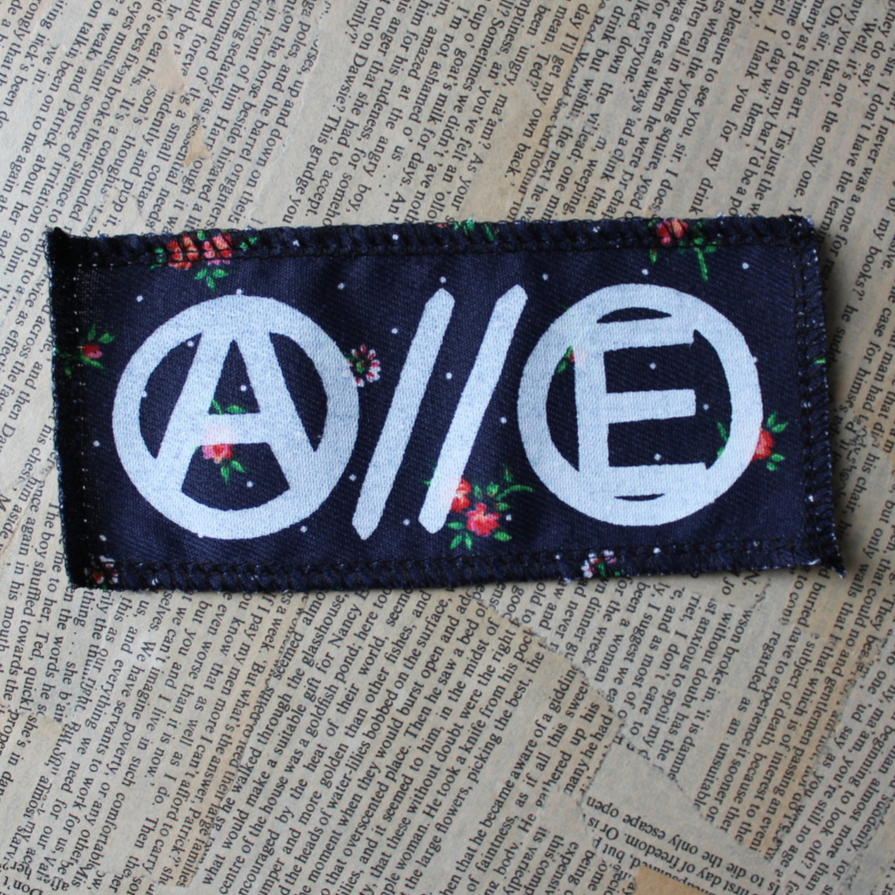 A//E - pieni kangasmerkki