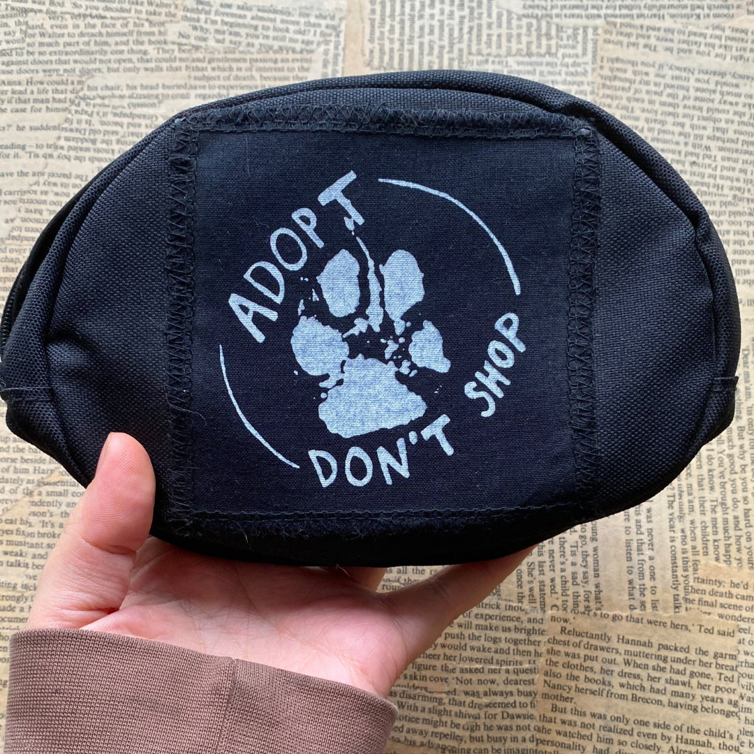 Adopt don't shop - kangaspussi pätsillä