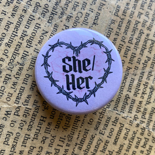 She/her - Pronominipinssi