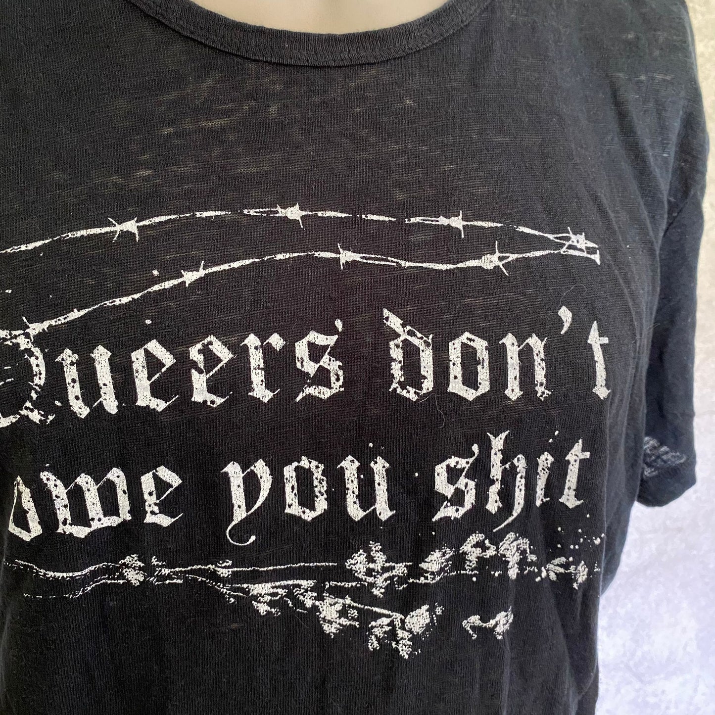 Queers don't owe you shit - XL kokoinen T-paita