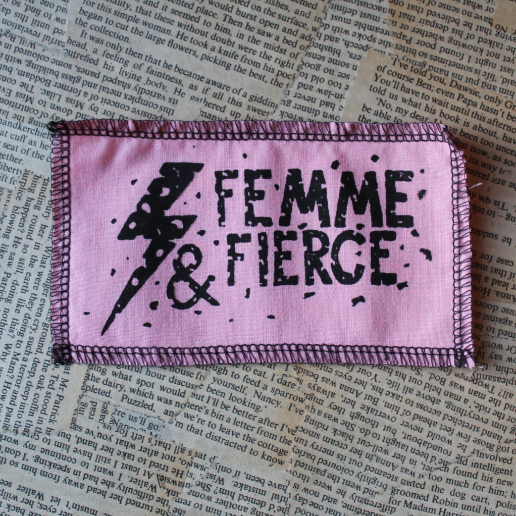 Femme & Fierce - pieni kangasmerkki