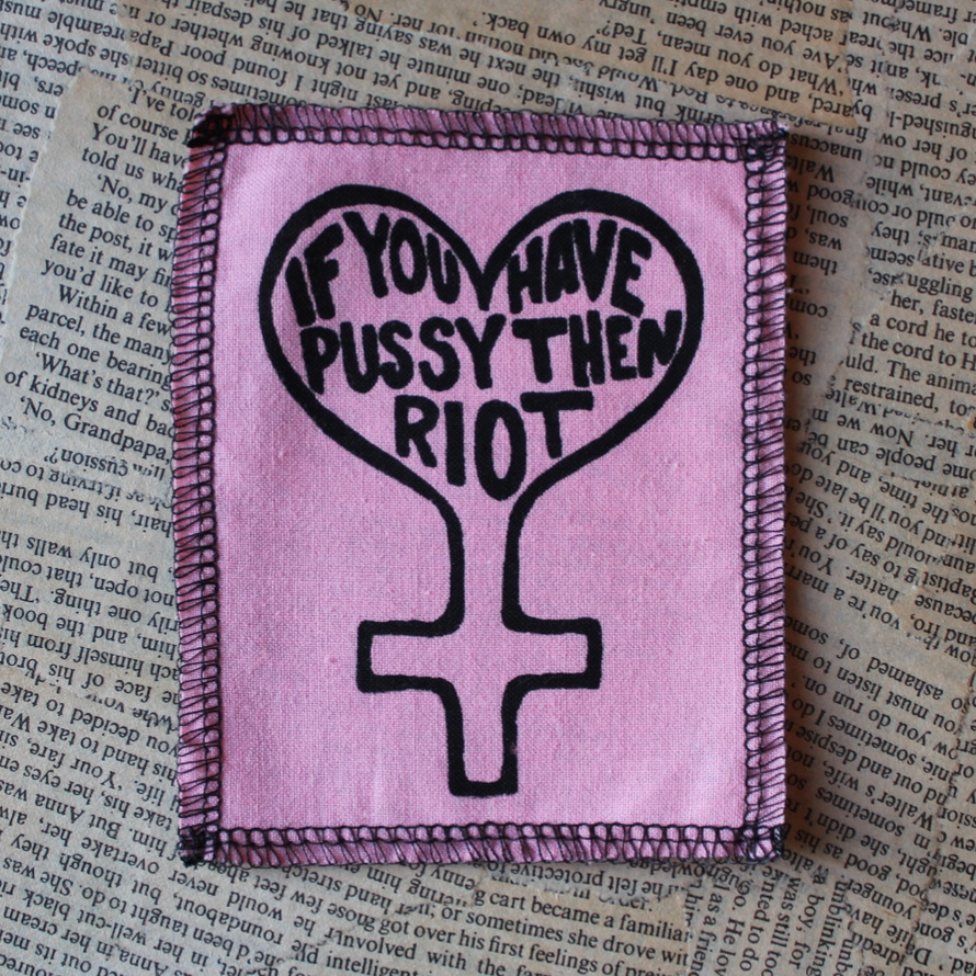 If you have pussy then riot - pieni kangasmerkki